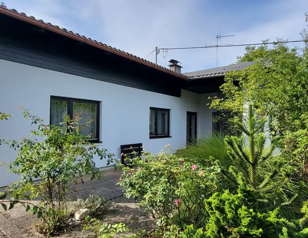 Großzügiges Wohnhaus mit 2 getrennten Wohneinheiten