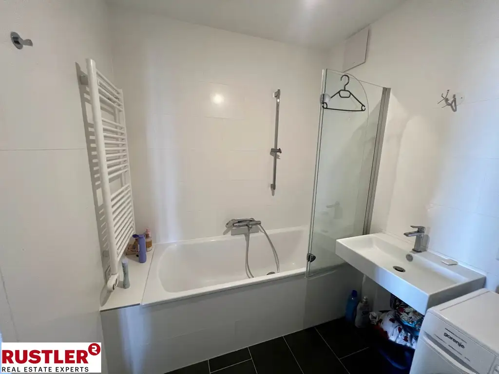**ATTEMSGARTEN - HOCHWERTIGE 4 Zi WOHNUNG INKL. KÜCHE - 2 TERRASSEN - 2 BÄDER UND FITNESS**