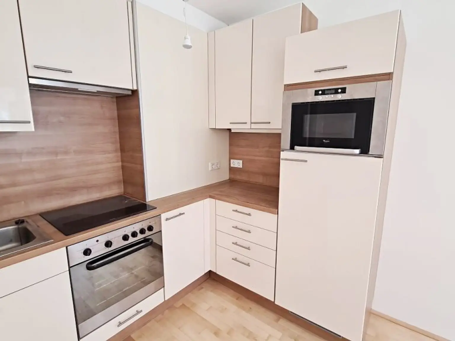 HÖRLGASSE BEIM SCHLICKPLATZ, gepflegte 45 m2 Neubau, 2 Zimmer, Komplettküche, Duschbad, Parketten, 2. Liftstock