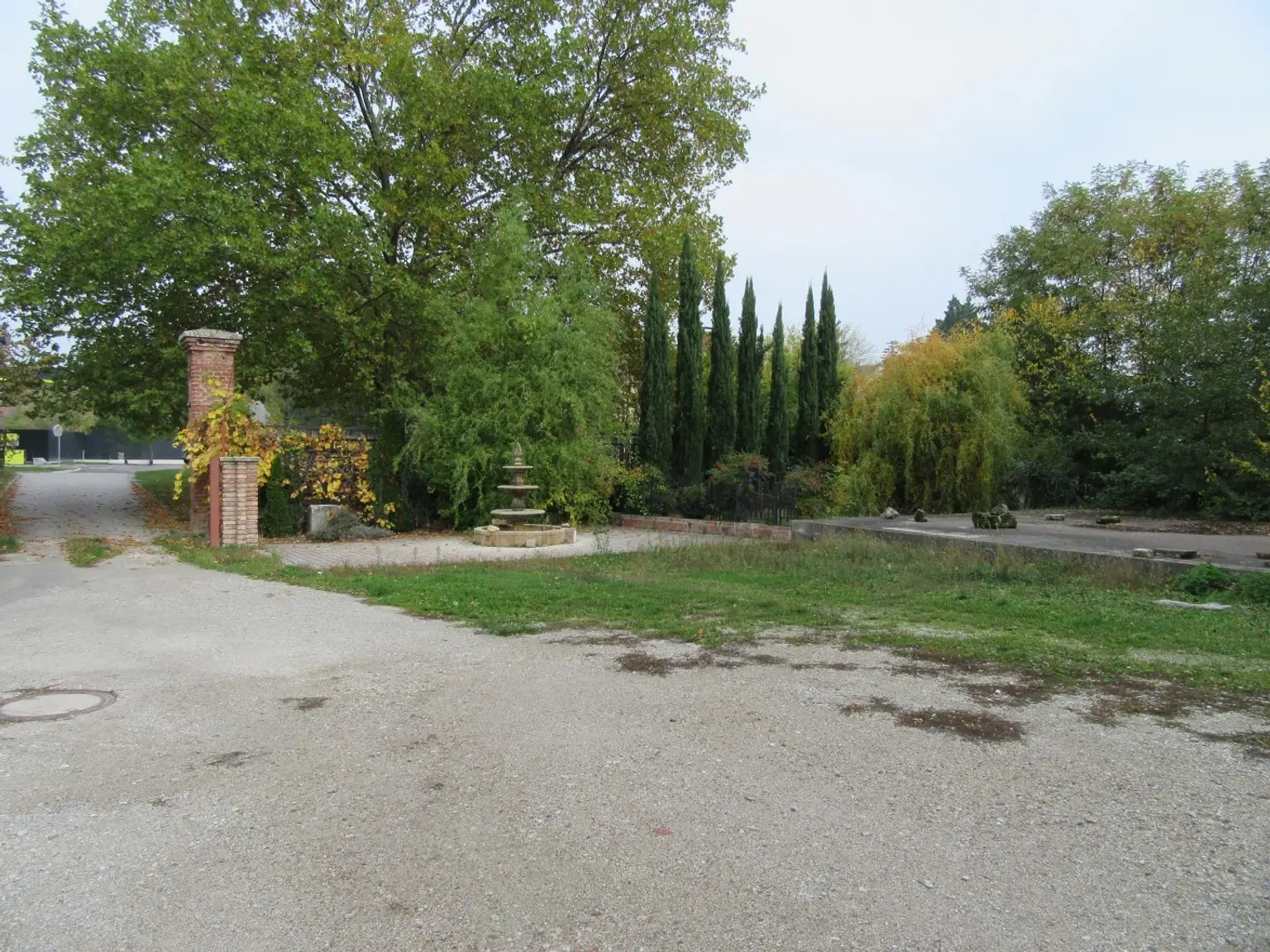 REPRÄSENTATIVE VILLA MIT BLICK IN DEN SCHLOSSPARK