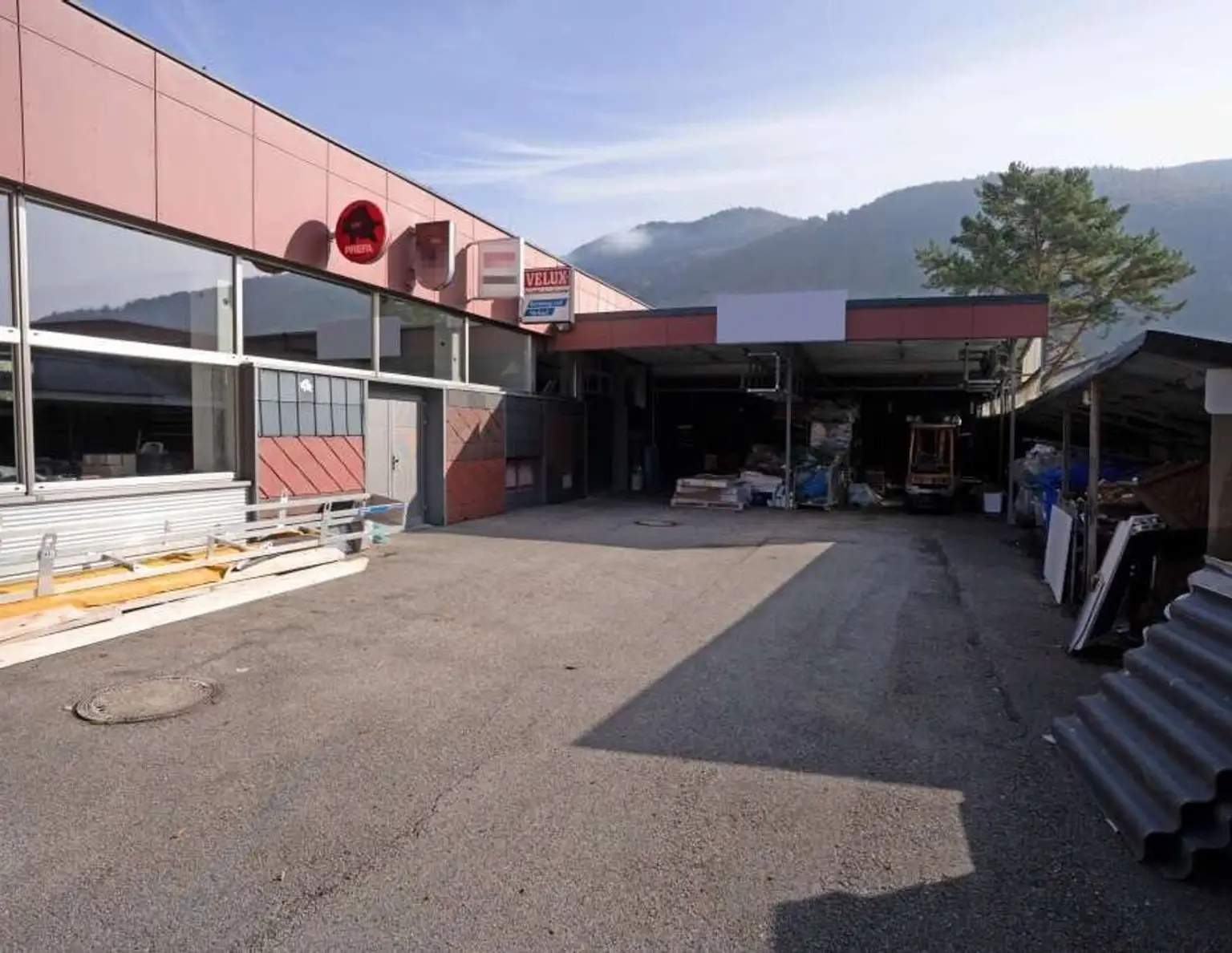 Spengler/Dachdeckerei samt Büro-u.Gewerbeobjekt (Werkstatt) m.4-Zi.Wohnung u.Abstellpl. im Fr. in Salzburg/Mayrwies zu verkaufen
