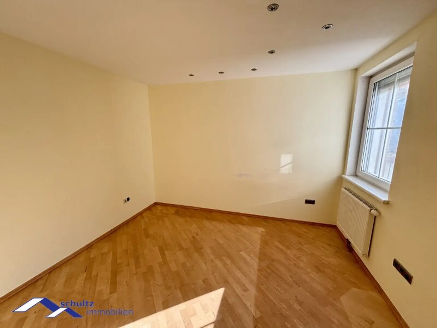 SCHULTZ IMMOBILIEN - Schöne 3-Zimmer Wohnung mit Balkon!