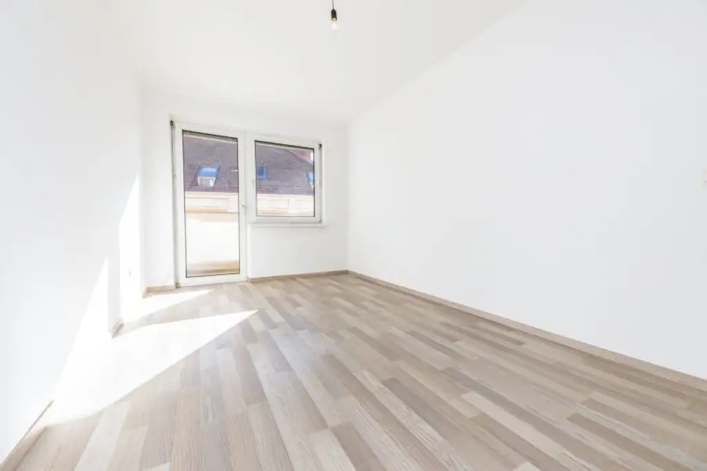OHNE PROVISON I XXL-BALKON I TOP-SANIERT I 4 ZIMMER I LENDPLATZ I SEHR HELL I RUHIG I HAUSTIERE WILLKOMMEN I PARKPLATZ I PROJEKT WOHNEN I