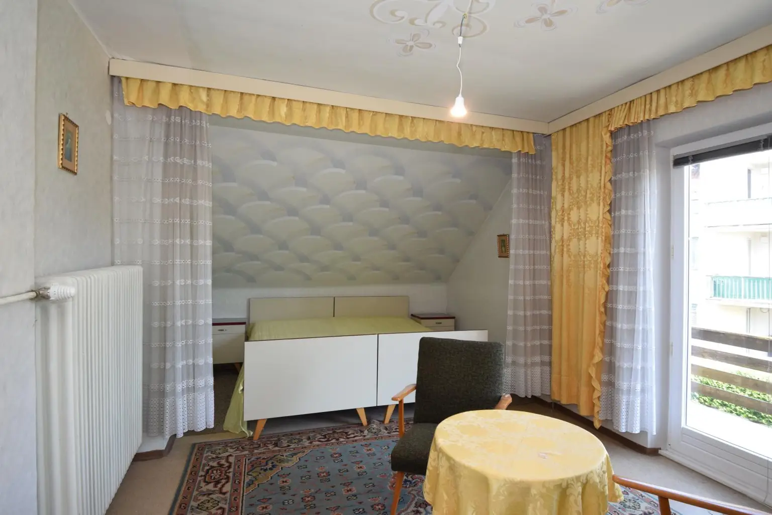 Zimmer mit Balkon