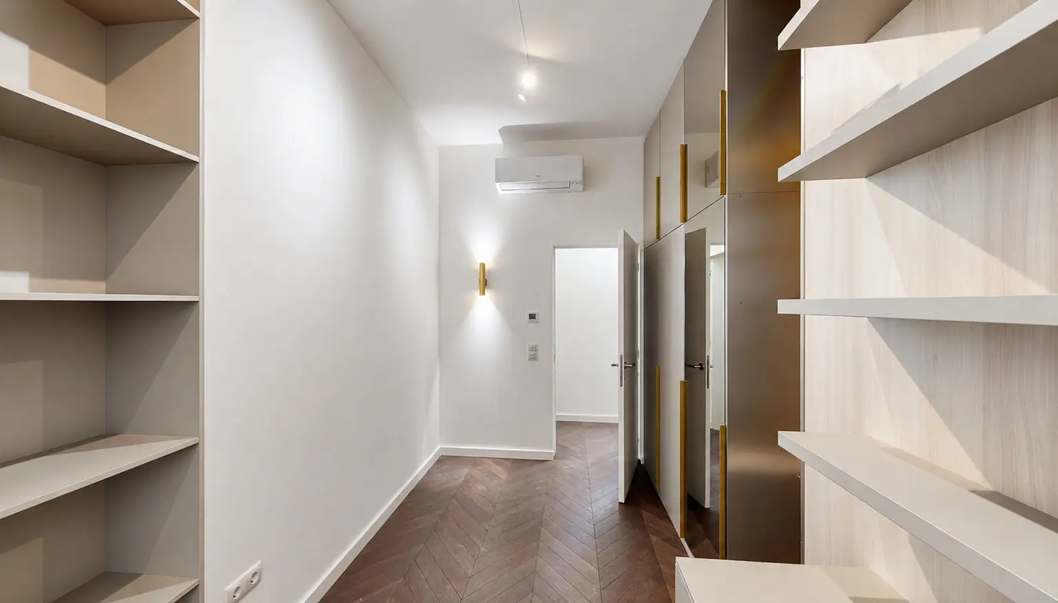 Exklusiver Altbau am Alsergrund: 3-Zimmer-Wohnung mit Terrasse und Designermöbel/-Küche