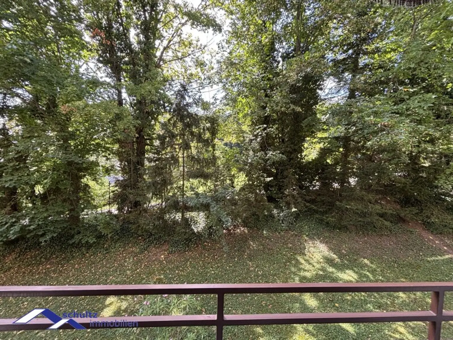 SCHULTZ IMMOBILIEN - Charmante 2-Zimmer-Wohnung in Baden! Ruhelage!  Balkon und Garage!