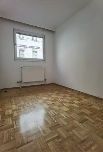 TOLLE LAGE - NEUBAUGASSE - AUSGEZEICHNETER GRUNDRISS MIT POTENZIAL