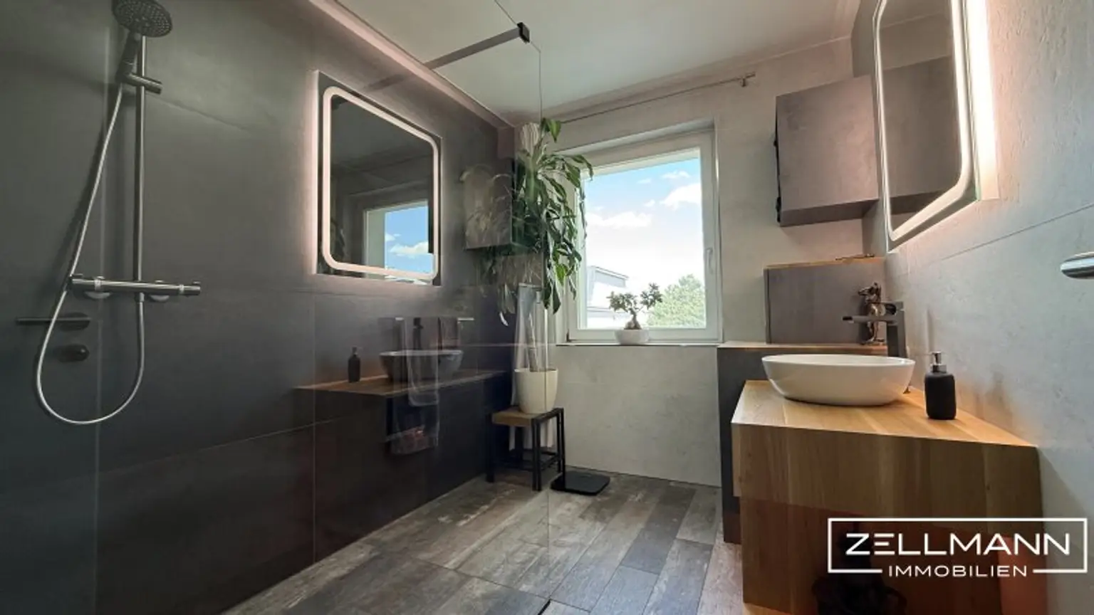 Repräsentatives Wohnen mit Stil und Substanz – großzügige Eigentumswohnung mit Balkon & Loggia | ZELLMANN IMMOBILIEN
