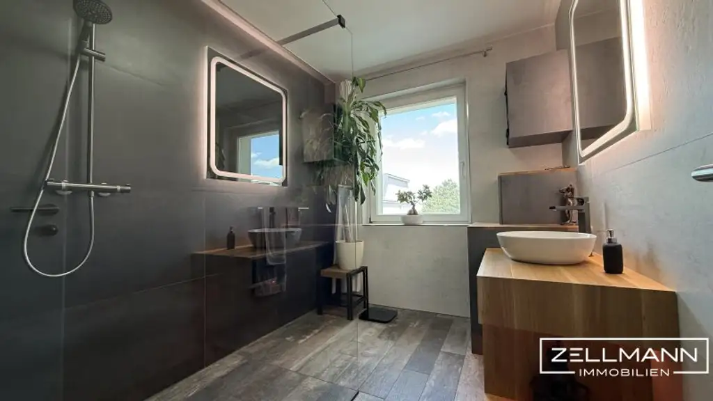 Repräsentatives Wohnen mit Stil und Substanz – großzügige Eigentumswohnung mit Balkon & Loggia | ZELLMANN IMMOBILIEN