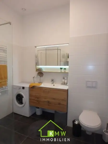 Lichtdurchflutete, moderne 2 Zimmer Wohnung mit Terrasse und 2 Tiefgaragenplätze