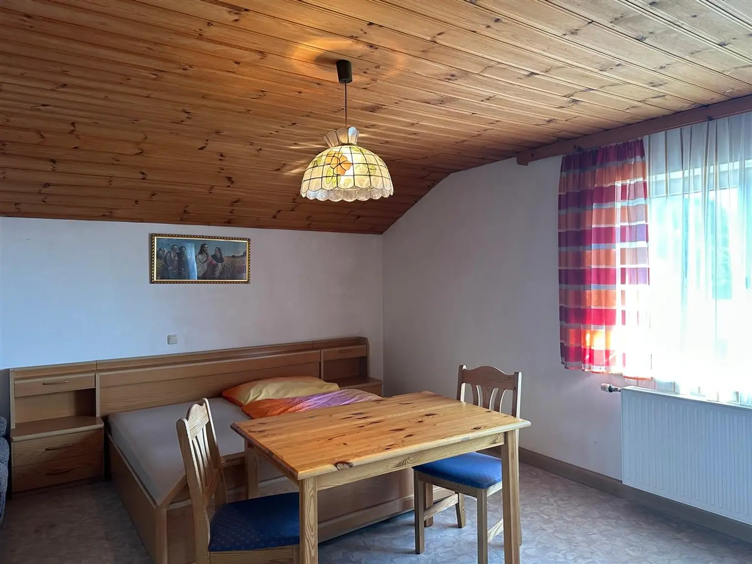 Einfamilienhaus mit Nebengebäude in ruhiger Lage