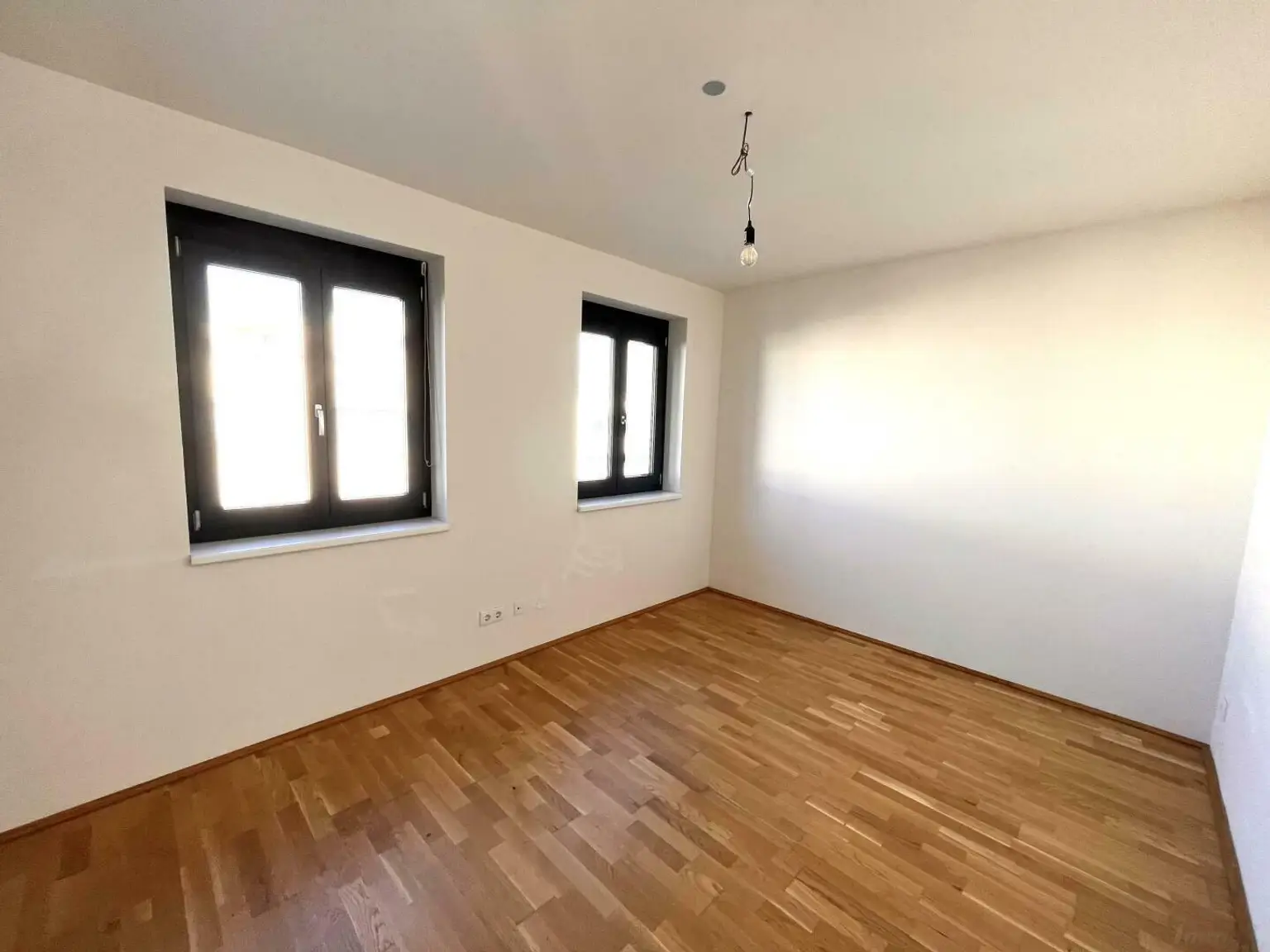 Gut geplante Garconniere im 2.OG mit Lift - ab 1.10.2025