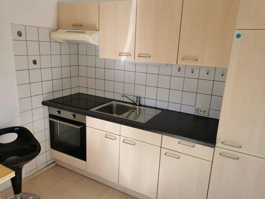 Graz/Geidorf, Ideale Singlewohnung mit Balkon und möblierter Küche