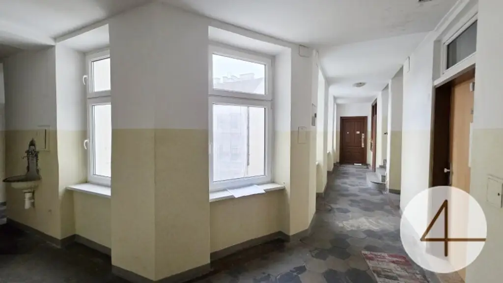 Gesamtes Dachgeschoß steht zum Verkauf