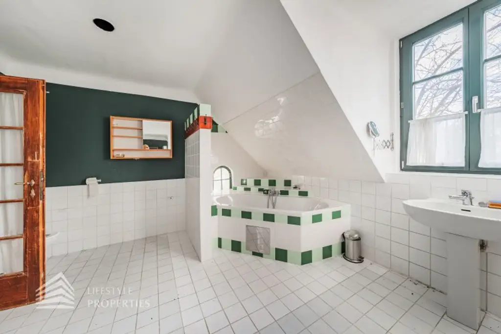 Exklusives Baugrundstück in einzigartiger Lage mit Einreichplanung!