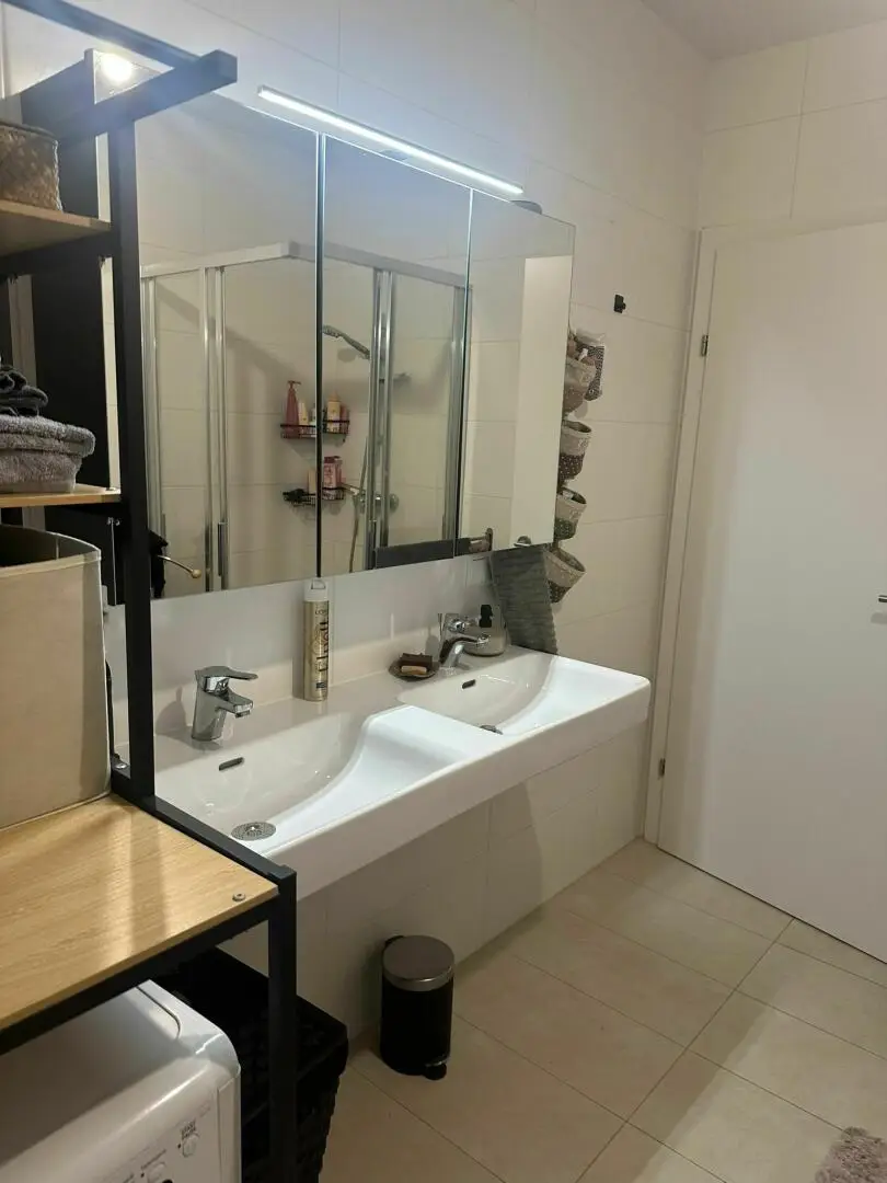 Bad mit Doppelwaschbecken