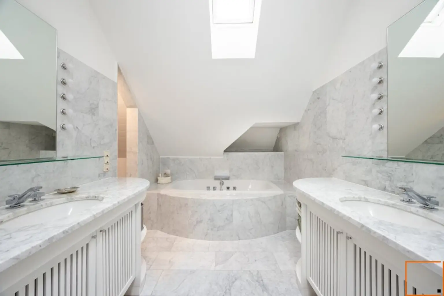 Luftiges Familien-Penthouse mit Ateliercharakter, großen Terrassen und Grünblick