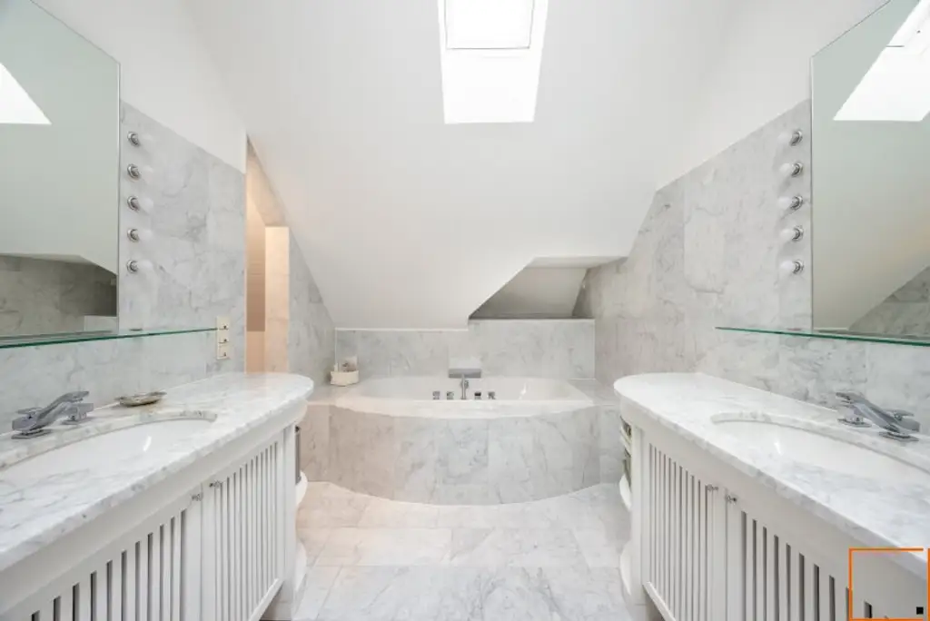 Luftiges Familien-Penthouse mit Ateliercharakter, großen Terrassen und Grünblick