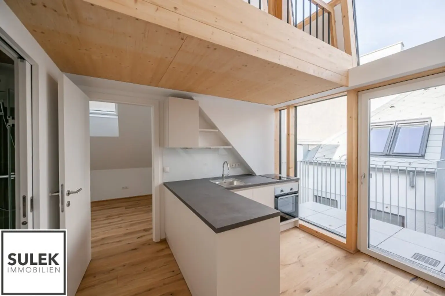 lichtdurchflutete und hochwertig ausgestattete Single-DG-Maisonette in der Czerningasse