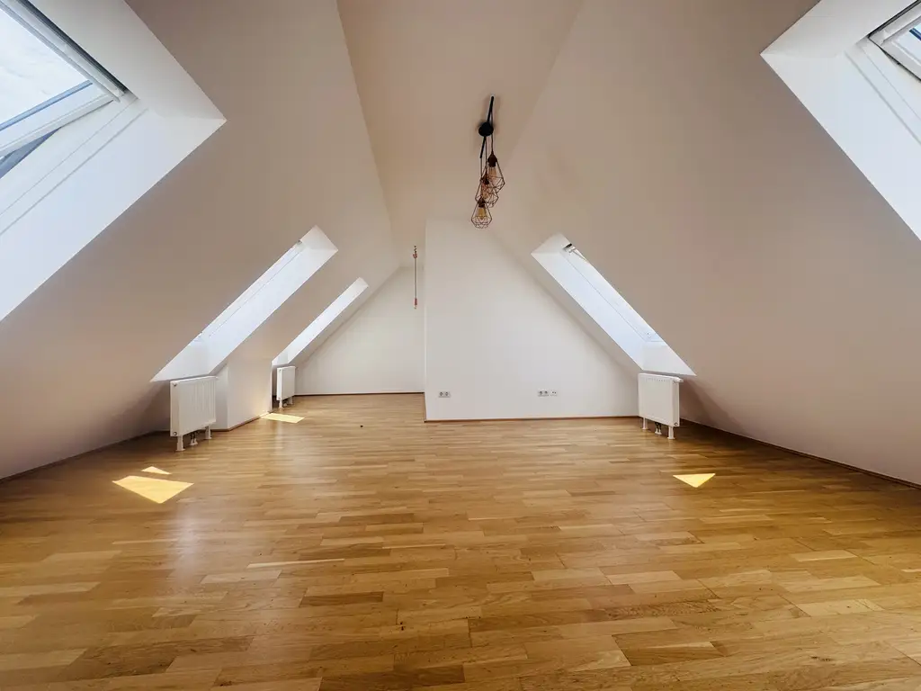 Lichtdurchflutete Dachgeschoss-Maisonette mit Südterrasse & Weitblick