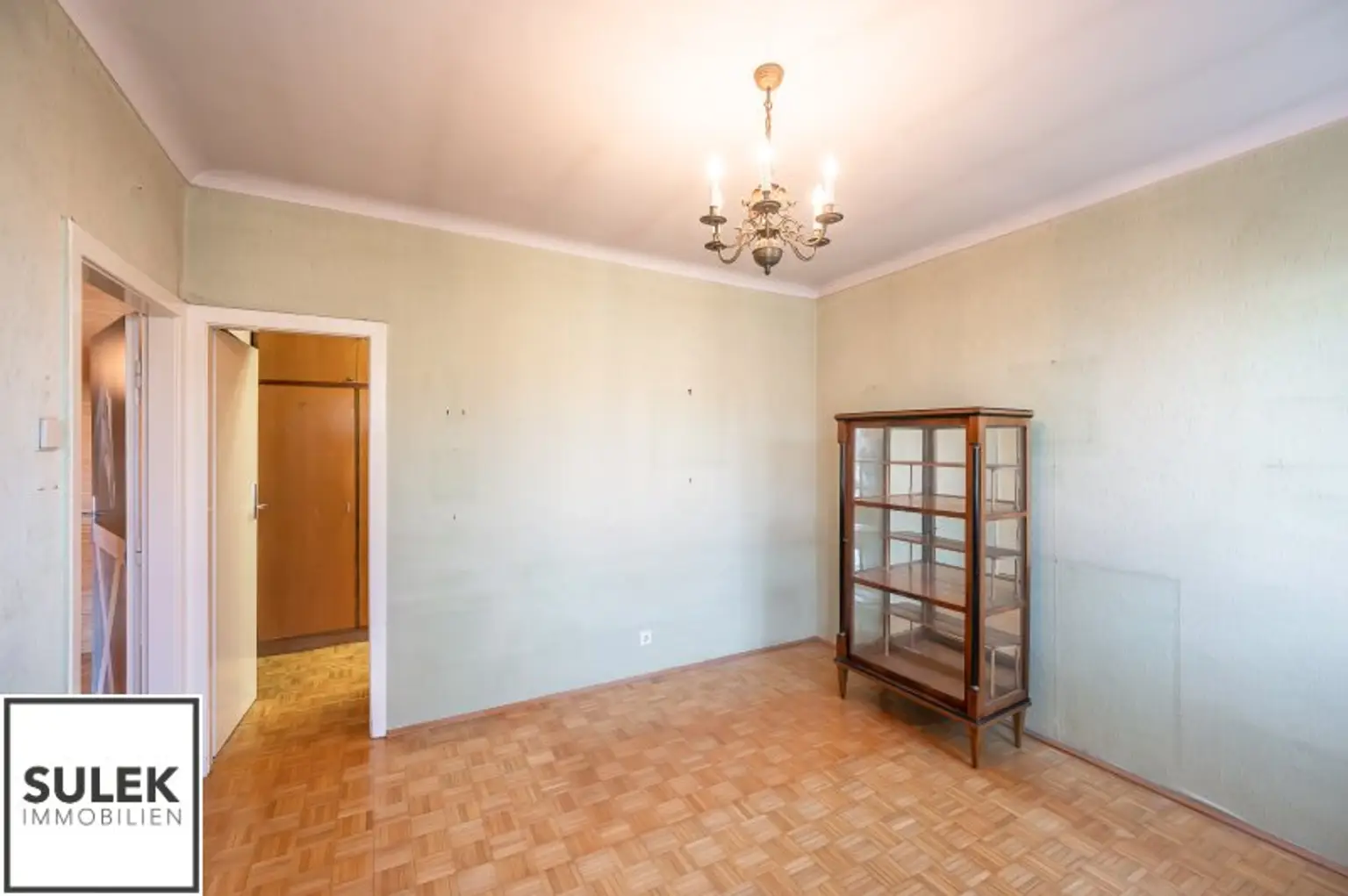 Bastiengasse 15: 3-Zimmer-DG-Wohnung mit separater Küche & gemütlicher, sonniger Terrasse