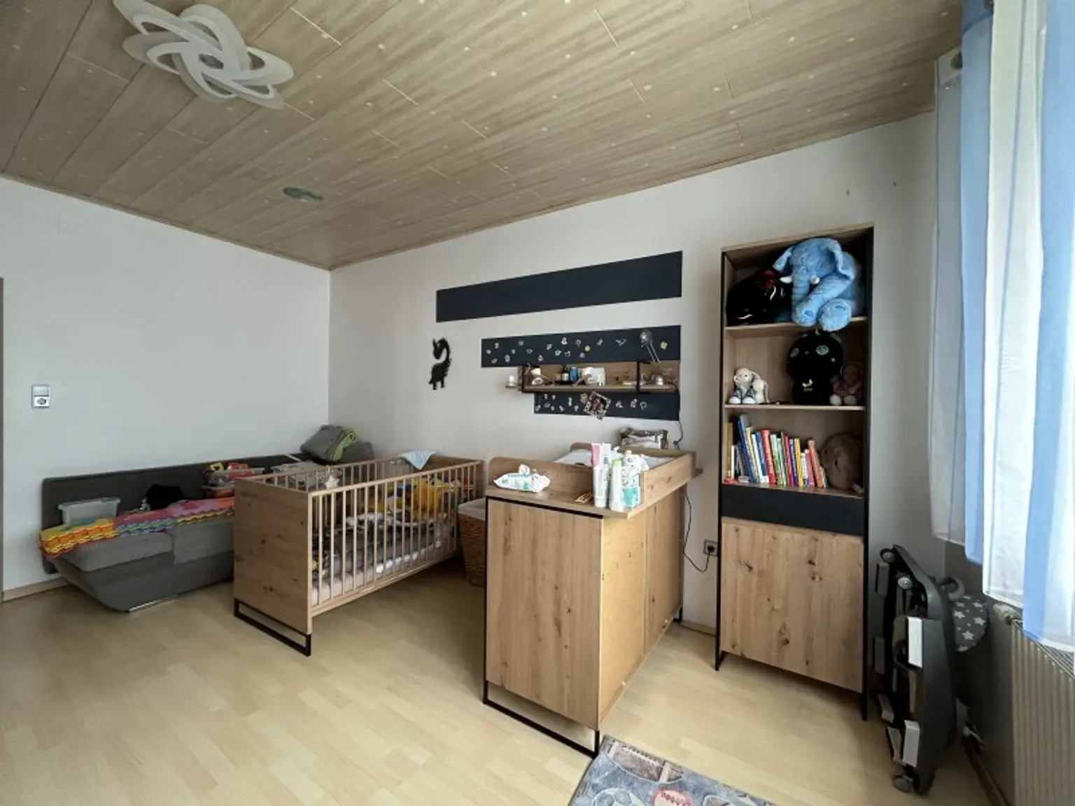 +Einzigartiges Mehrfamilienhaus und riesen Grundstück, direkt neben Oberpullendorf! +