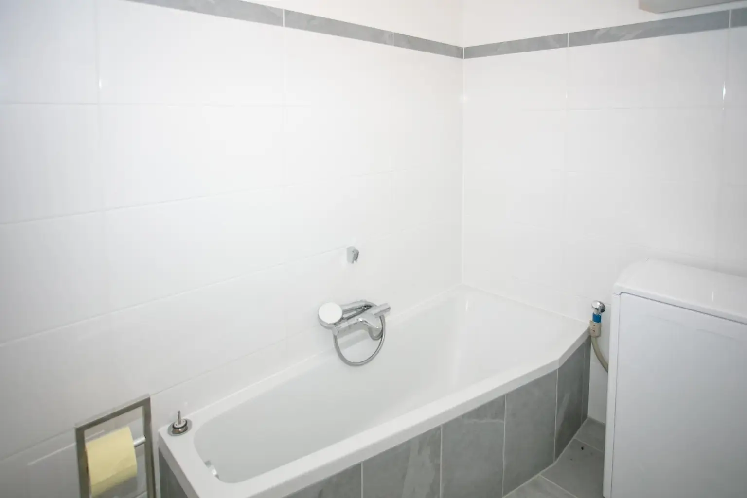 Badezimmer Praxisgebäude Ansicht 2