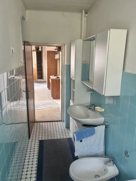 ** CHARMANTES ORIGINAL **  Olbendorf - gepflegter Vierkanthof in Ortslage mit ca. 1470 m2 Eigengrund !!