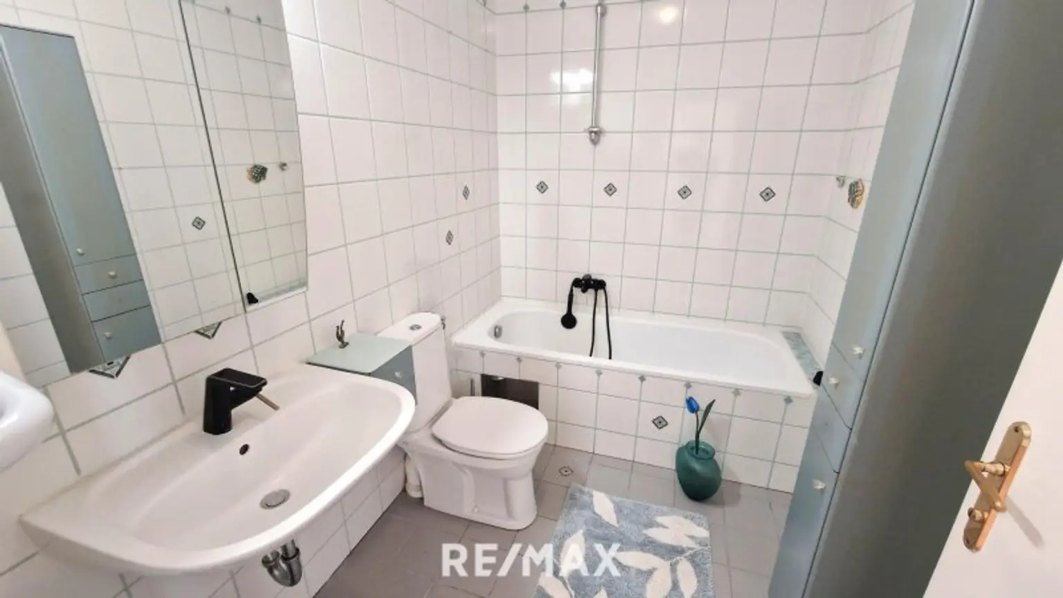 Bad mit Wanne und WC