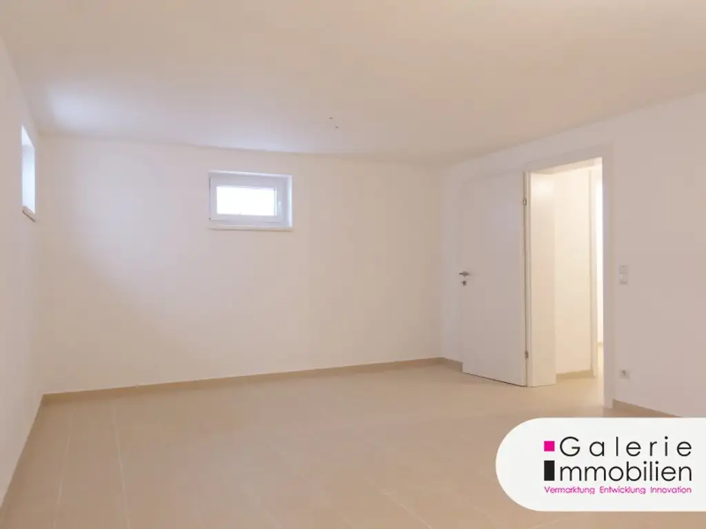 Erstbezug: Sehr schöne, helle und ruhige Doppelhaushälfte (links) mit 4 Zimmern, Eigengarten und Panoramablick-Dachterrasse!