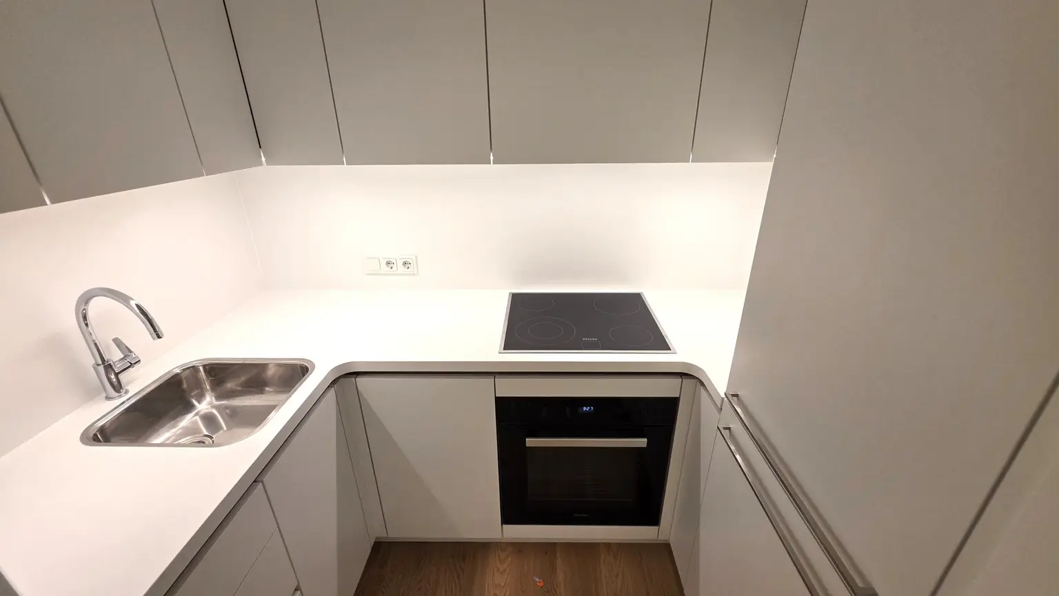 DC-FLATS: High-End-Apartment next UNO-City!! ERSTBEZUG!!