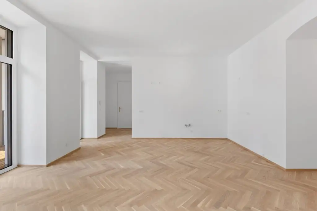 4-Zimmer-Altbaueigentumswohnung in generalsaniertem Altbau mit Balkon