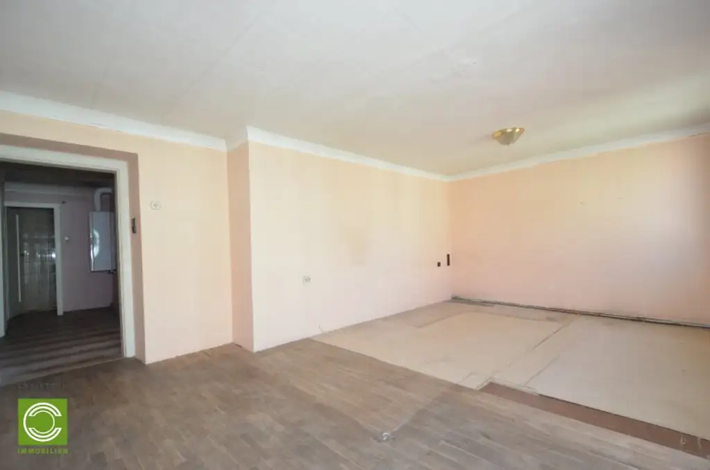 CHRISTOPH CHROMECEK IMMOBILIEN - 1090 WIEN - Renovierungsbedürftige Dachgeschoßwohnung mit Terrasse!