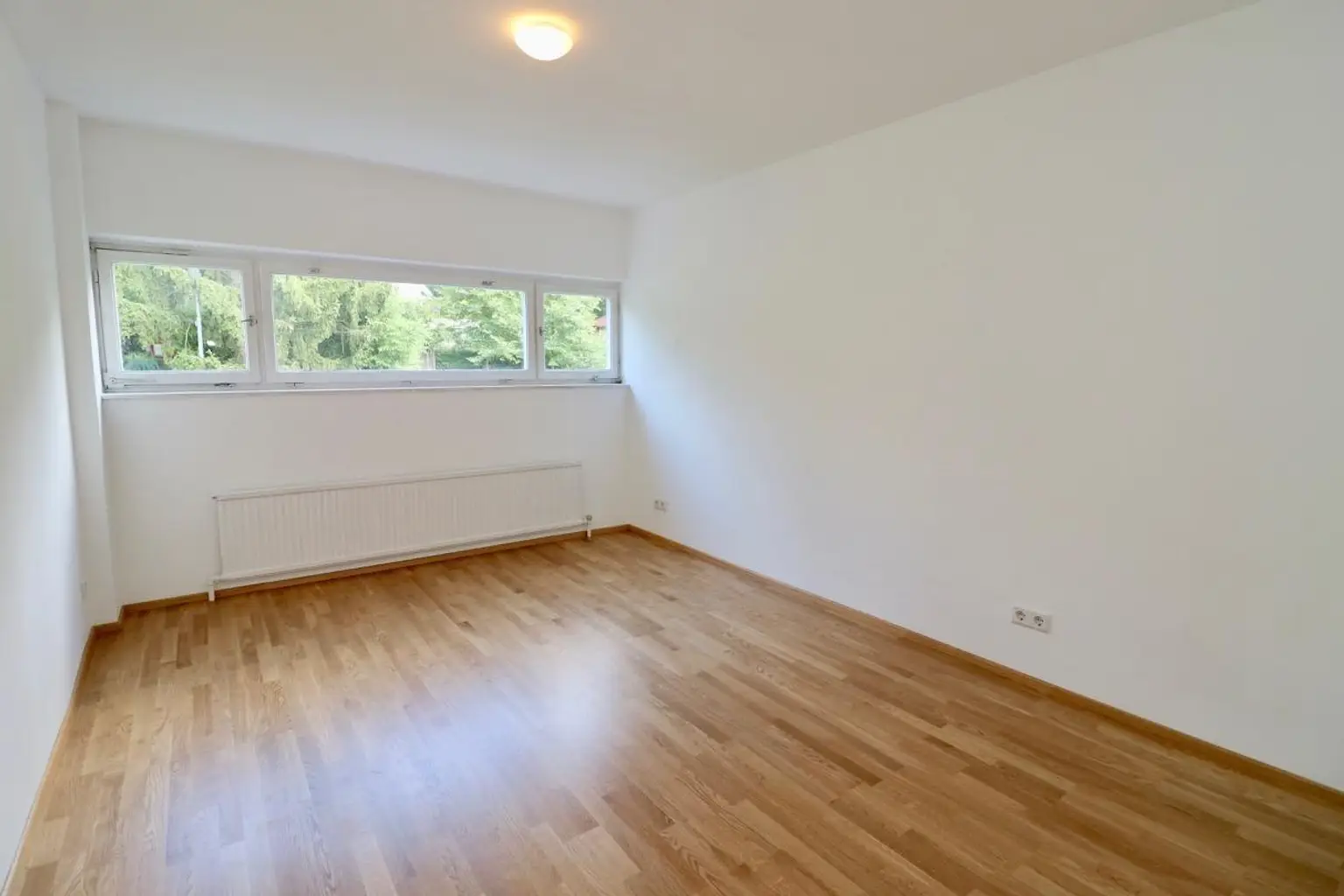 Gemütliche 3 Zimmer Wohnung mit großem Balkon und Blick ins Grüne!