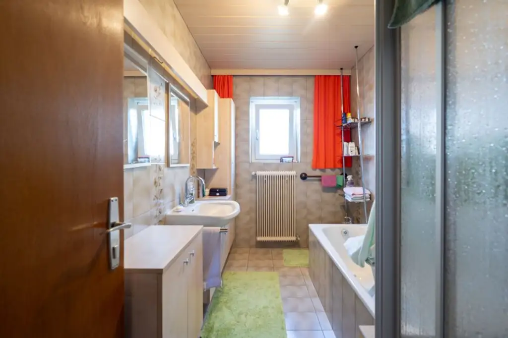 Charmantes Einfamilienhaus mit großzügigem Garten und Pool in Behamberg zu kaufen!