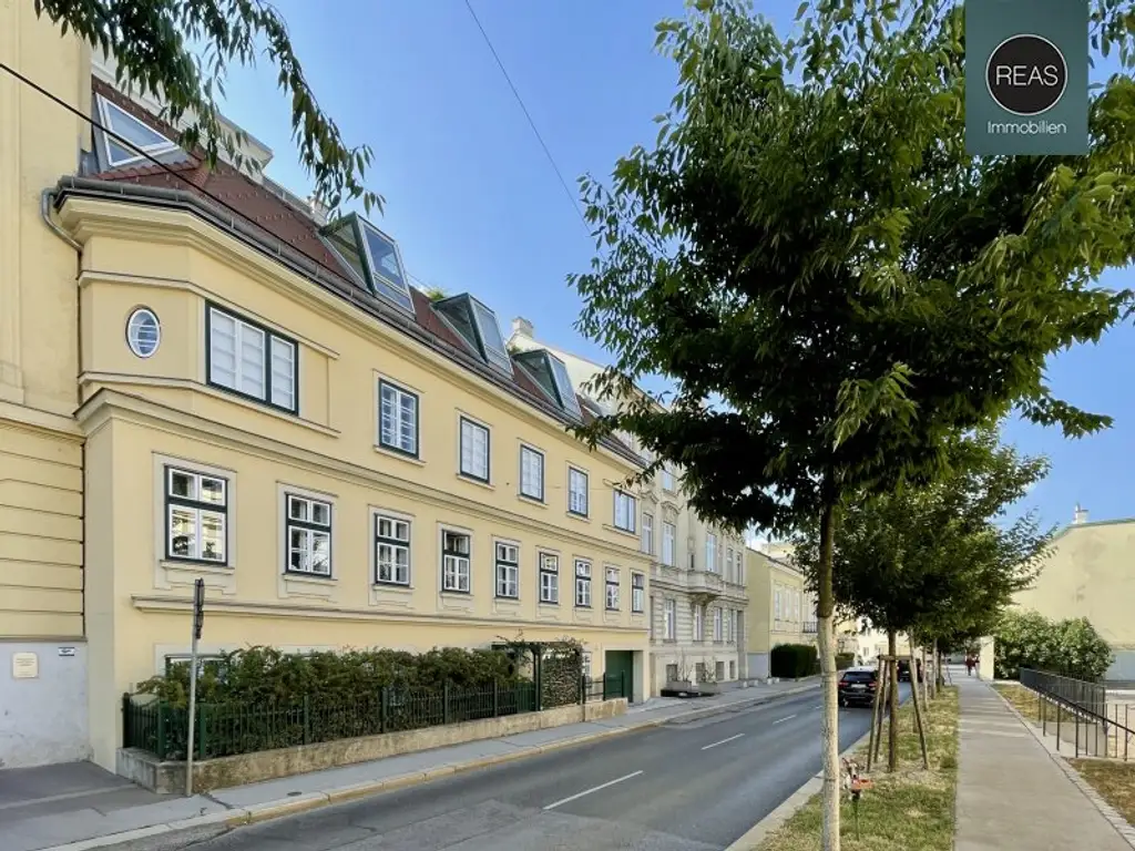 Provisionsfrei: Wunderschönes Apartment mit ruhiger Balkon-Terrasse bei der Orangerie Schönbrunn!
