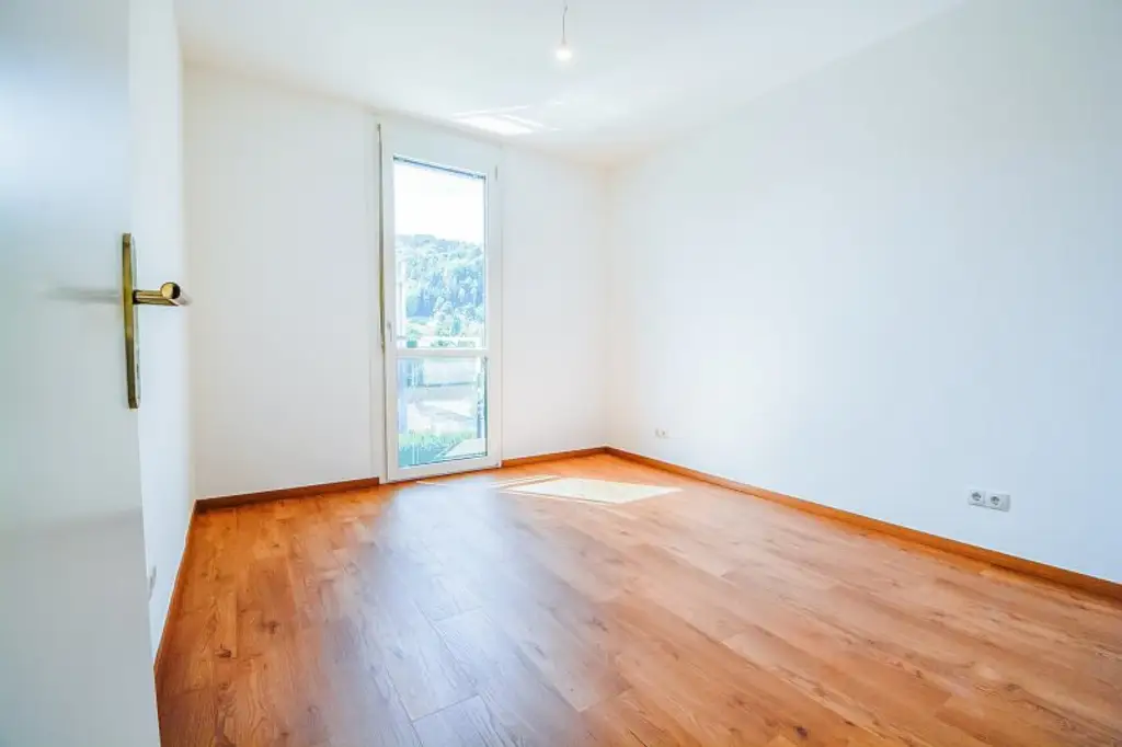 DAN KÜCHE I TIEFGARAGE I BADEWANNE I NEUBAU I SEHR HELL I TOP-SANIERT I LETZTER STOCK I SEHR RUHIG I BLICKL INS GRÜNE I TOP GRUNDRISS I AB SOFORT I