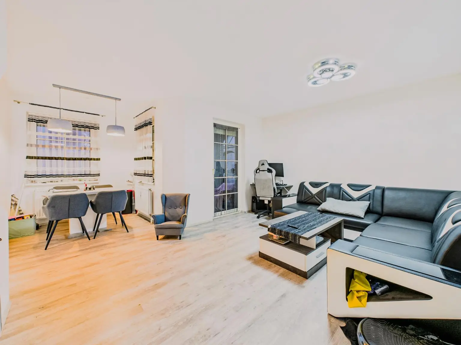 Wohn- und Essbereich 5