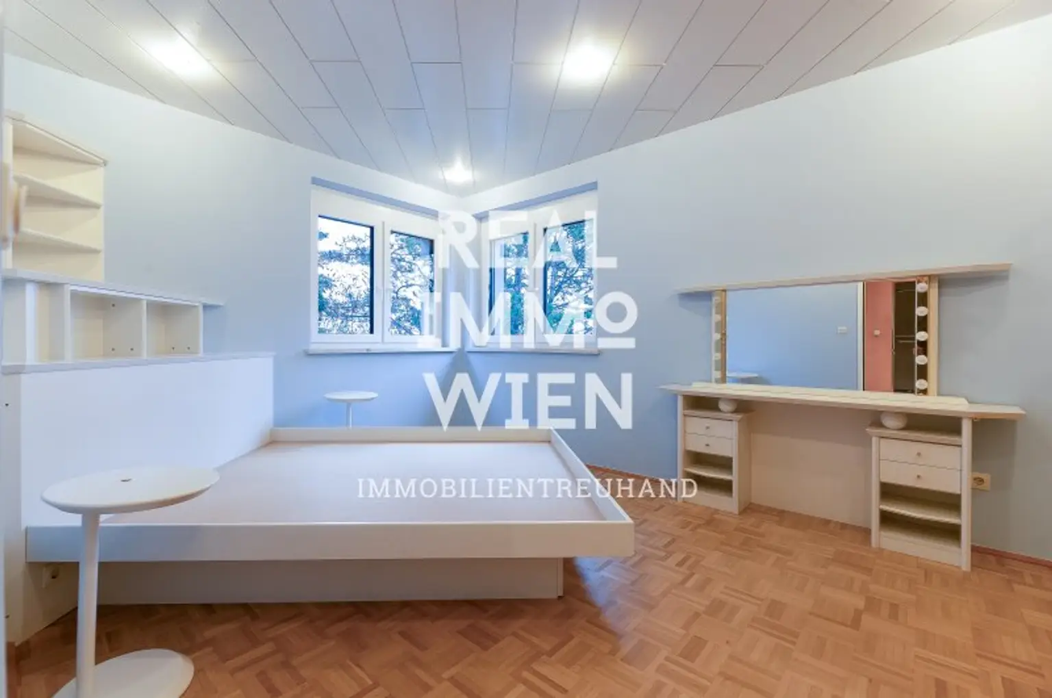 Moderne Villa mit Traumblick am Rande der Stadt..