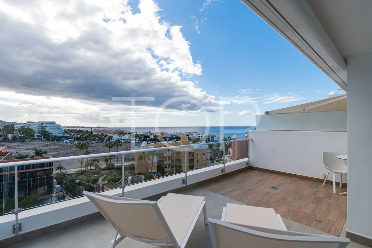 Geräumiges Duplex-Penthouse mit mehreren Terrassen in der exklusiven Gegend von La Caleta