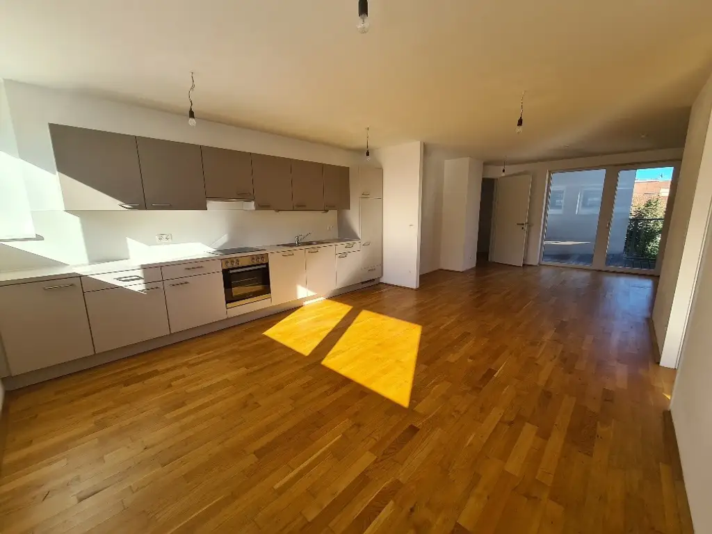 Herrliche Dachgeschosswohnung mit großer Terrasse - 
Nähe Krottenbachstraße!