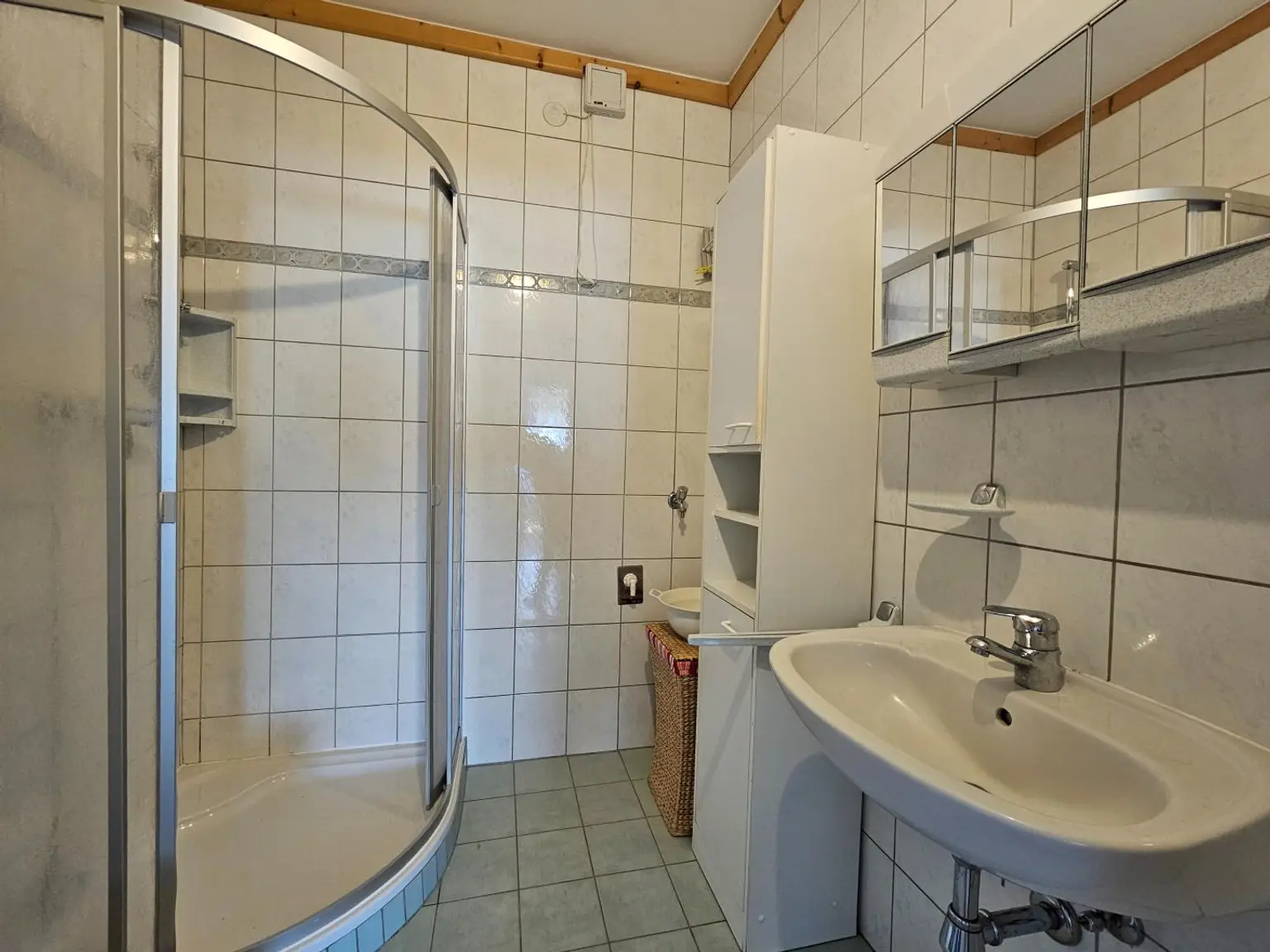 Wohnhaus mit großem Wirtschaftsgebäude auf ca. 1,4 ha Grund