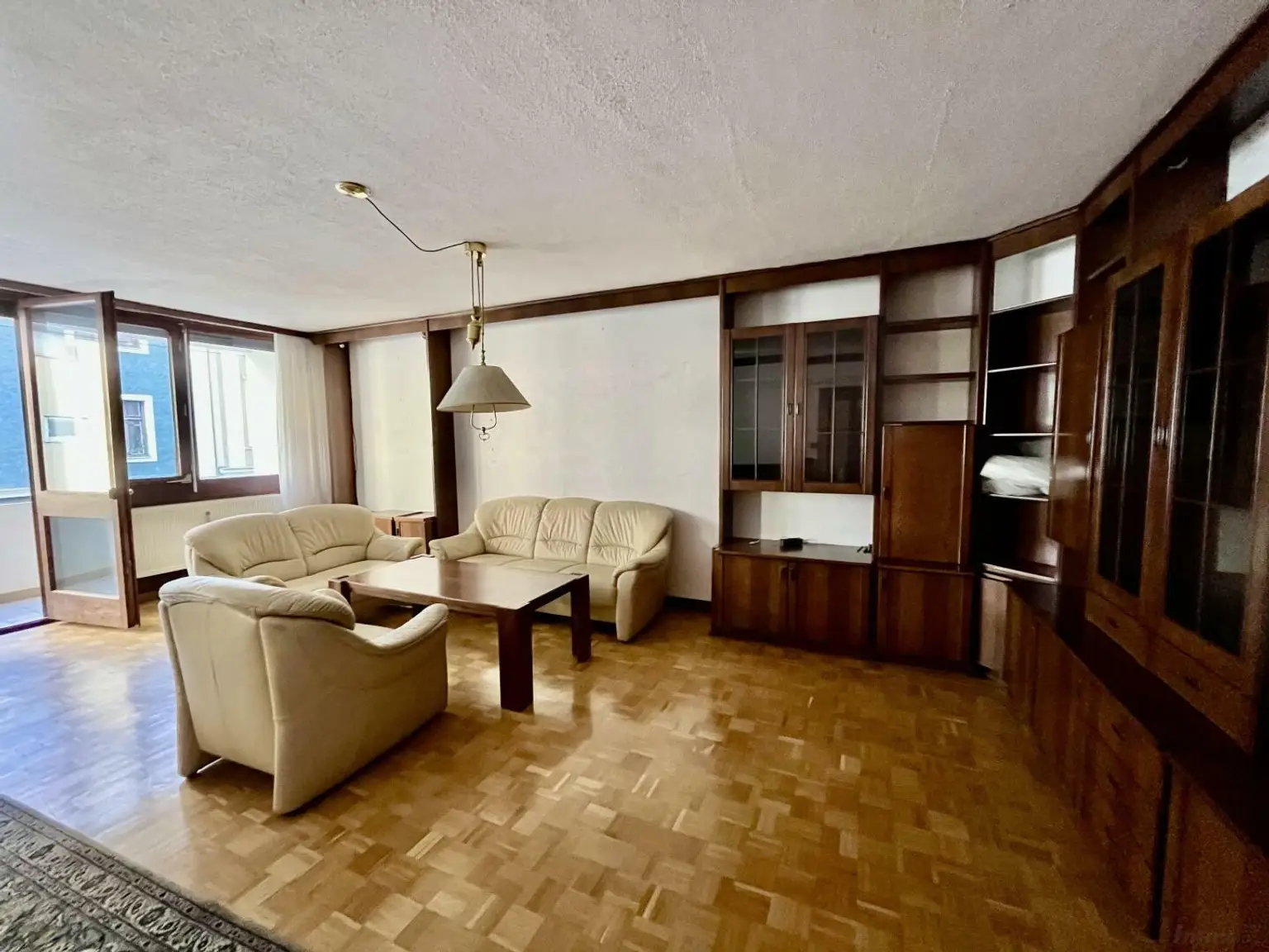 Moderne 4- Raum-Wohnung mit Loggia –voll möbliert - Nähe Gürtelturm- ideale Infrastruktur