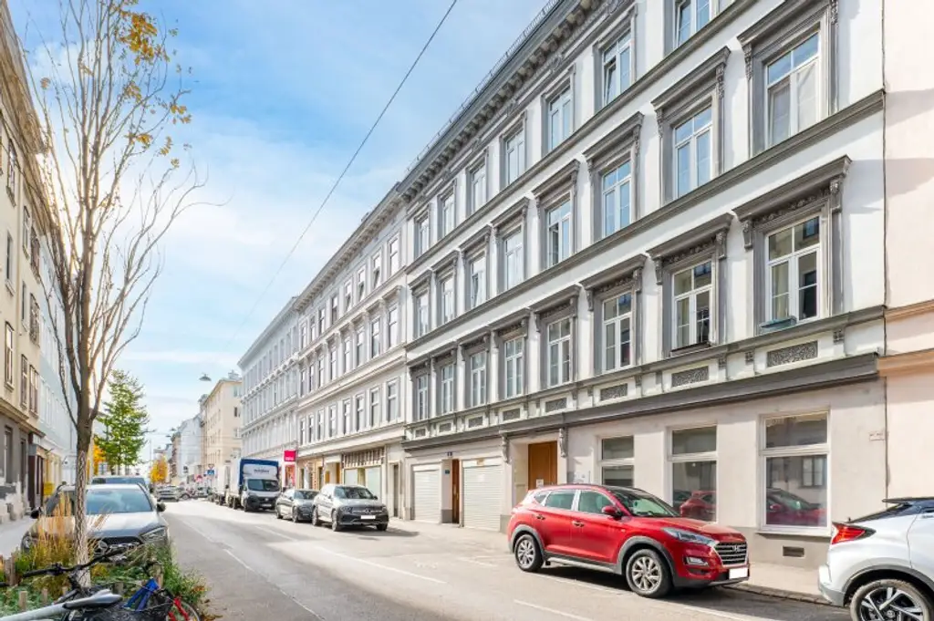 Helle 2-Zimmer Altbauwohnung - ruhige Innenhoflage