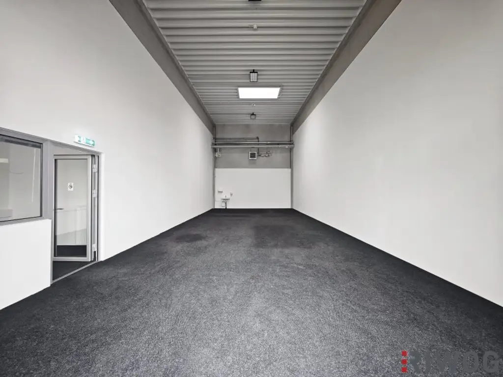Beidseitig andienbare Lager- und Produktionshalle (ca. 286 m²) mit Büro- und Aufenthaltsräumen