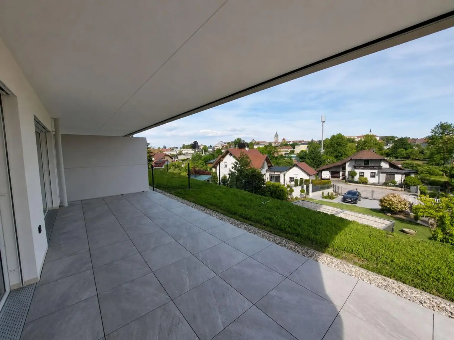 Terrasse und Garten mit Ausblick