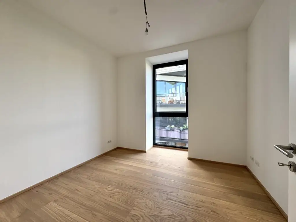 Mit Blick ins Grüne - Großzügiger Erstbezug nach Sanierung - Luftige 4-Zimmer Wohnung in Hernals