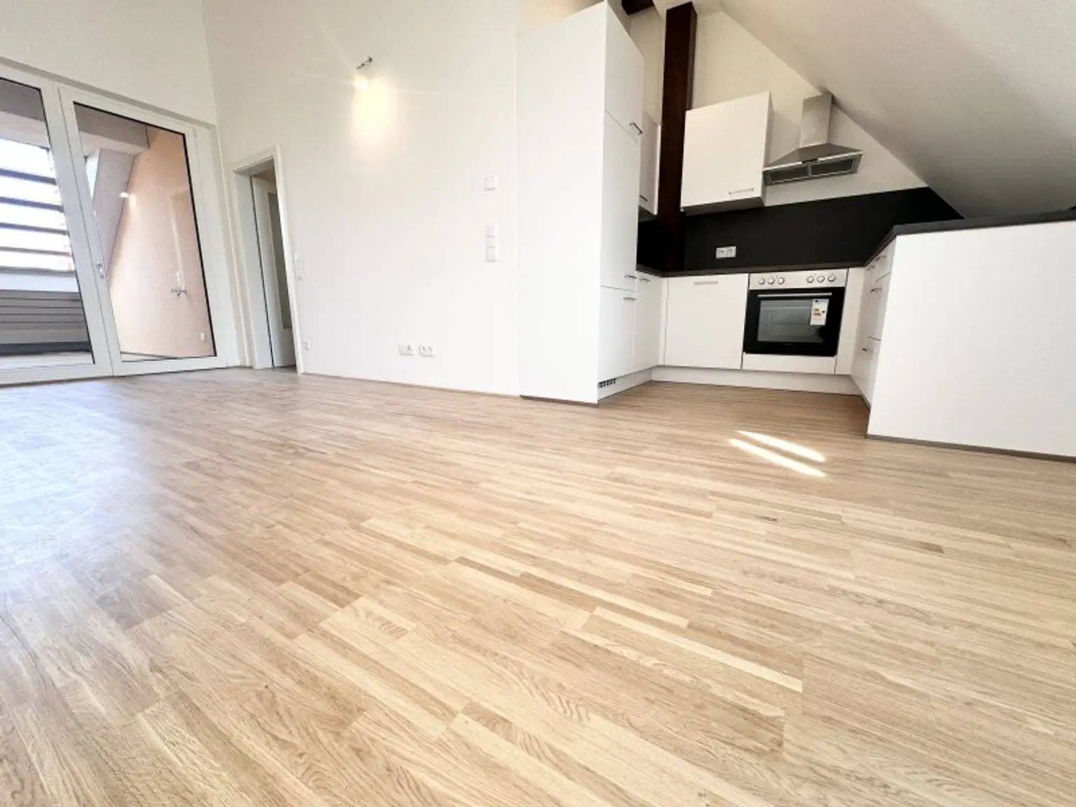 TOP Sanierte Wohnung im Dachgeschoss - Mit Schlossbergaussicht