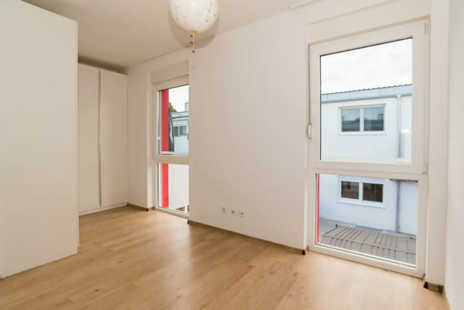 Schöne 3 Zimmerwohnung mit Balkon und 2 PKW Stellplätzen