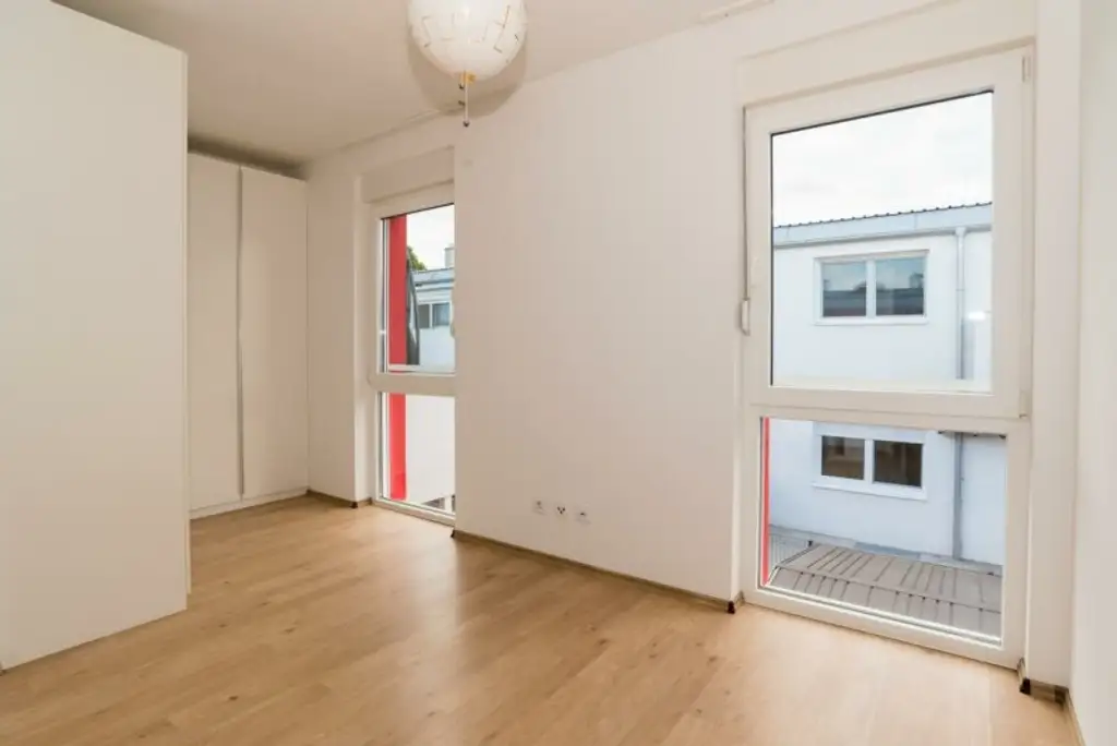 Schöne 3 Zimmerwohnung mit Balkon und 2 PKW Stellplätzen